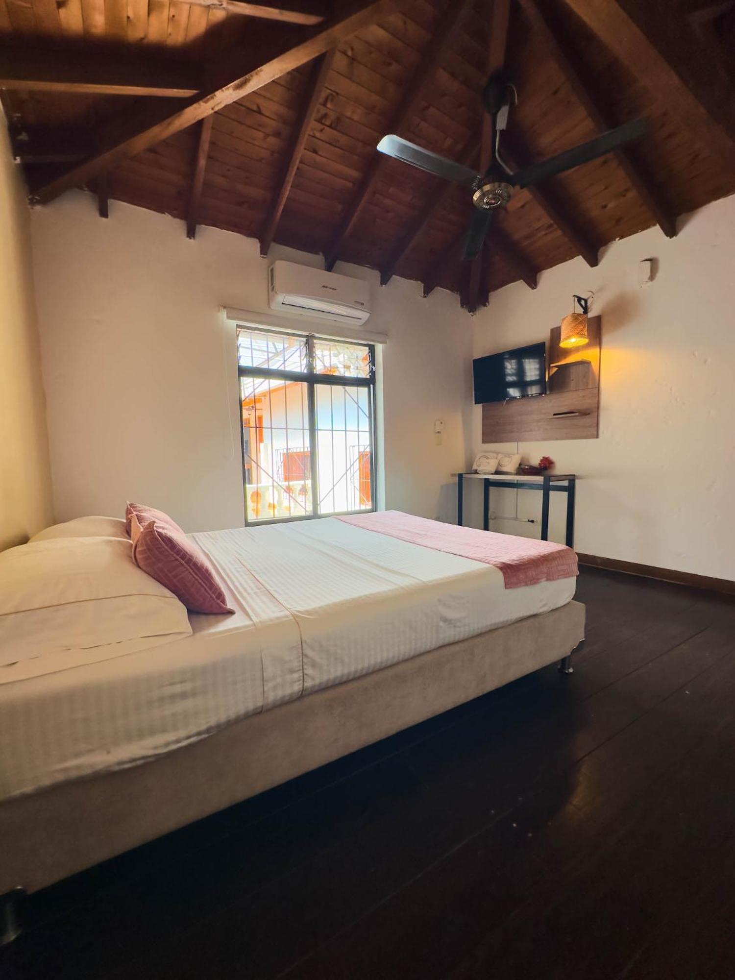 Encomendero Hotel -Centro Historico- Санта-Фе-де-Антьокия Экстерьер фото